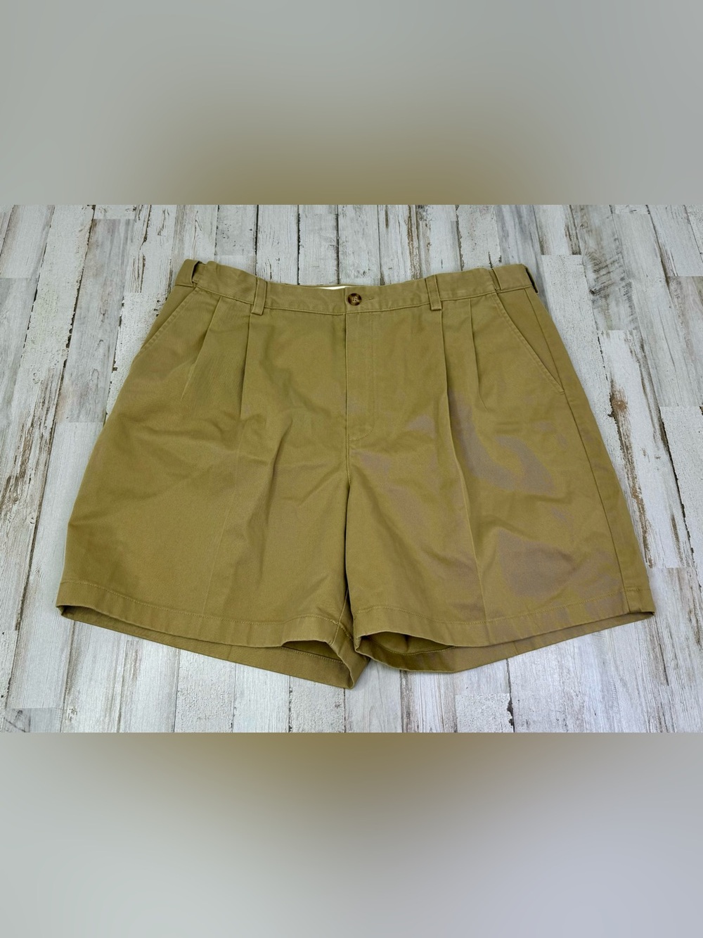 L.L. Bean Comfort Adjustable Waist Shorts Mens 38 Pleated Chino Tan 6” Inseam